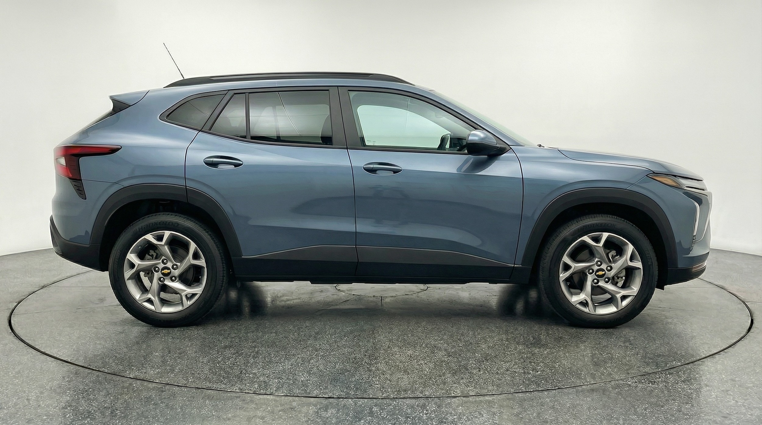 Thumbnail: 2025 Chevrolet Trax - 8