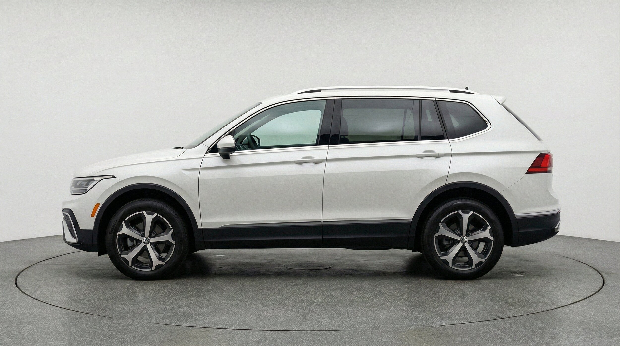 Thumbnail: 2026 Volkswagen Tiguan - 5