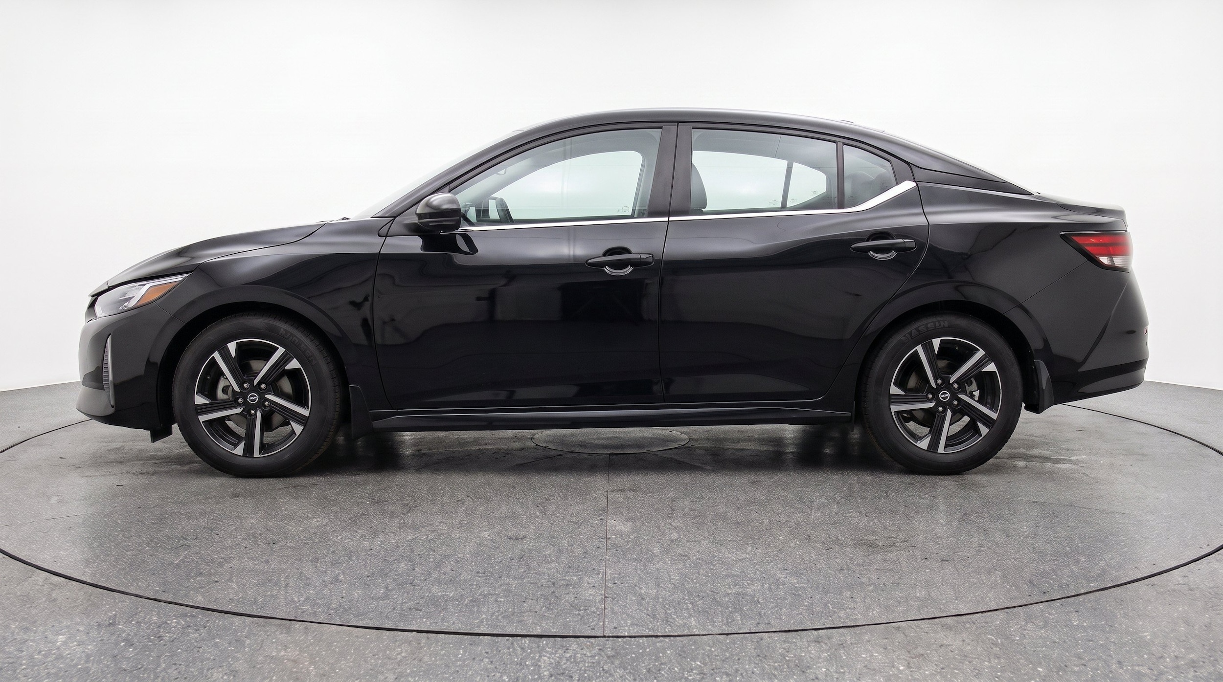 Thumbnail: 2025 Nissan Sentra - 5