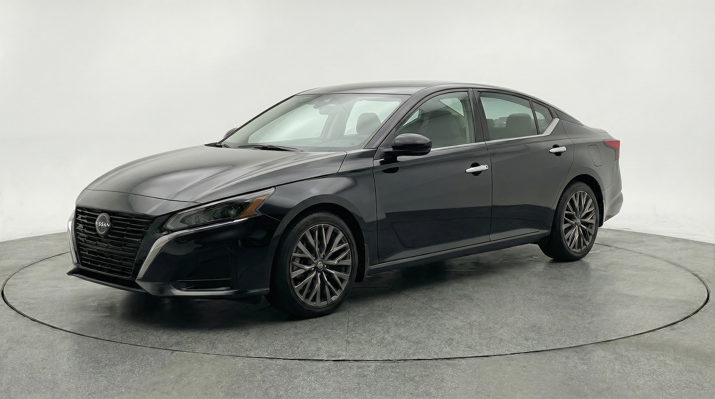 Thumbnail: 2025 Nissan Altima - 3