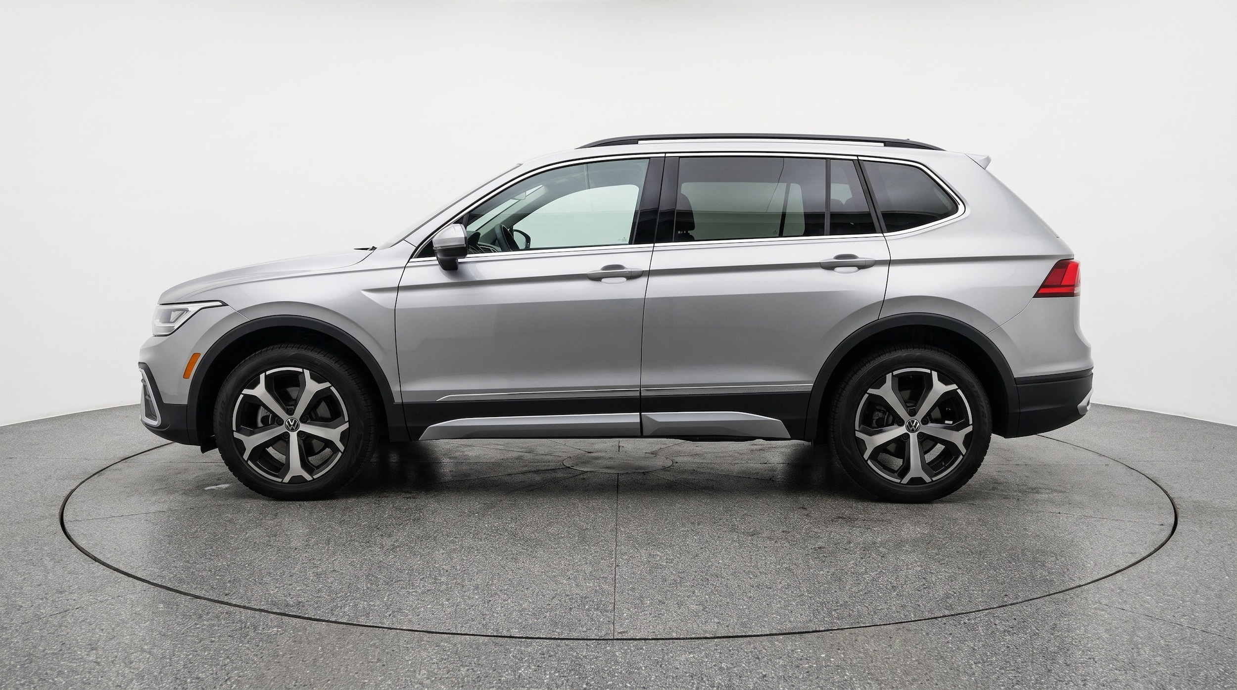 Thumbnail: 2026 Volkswagen Tiguan - 5