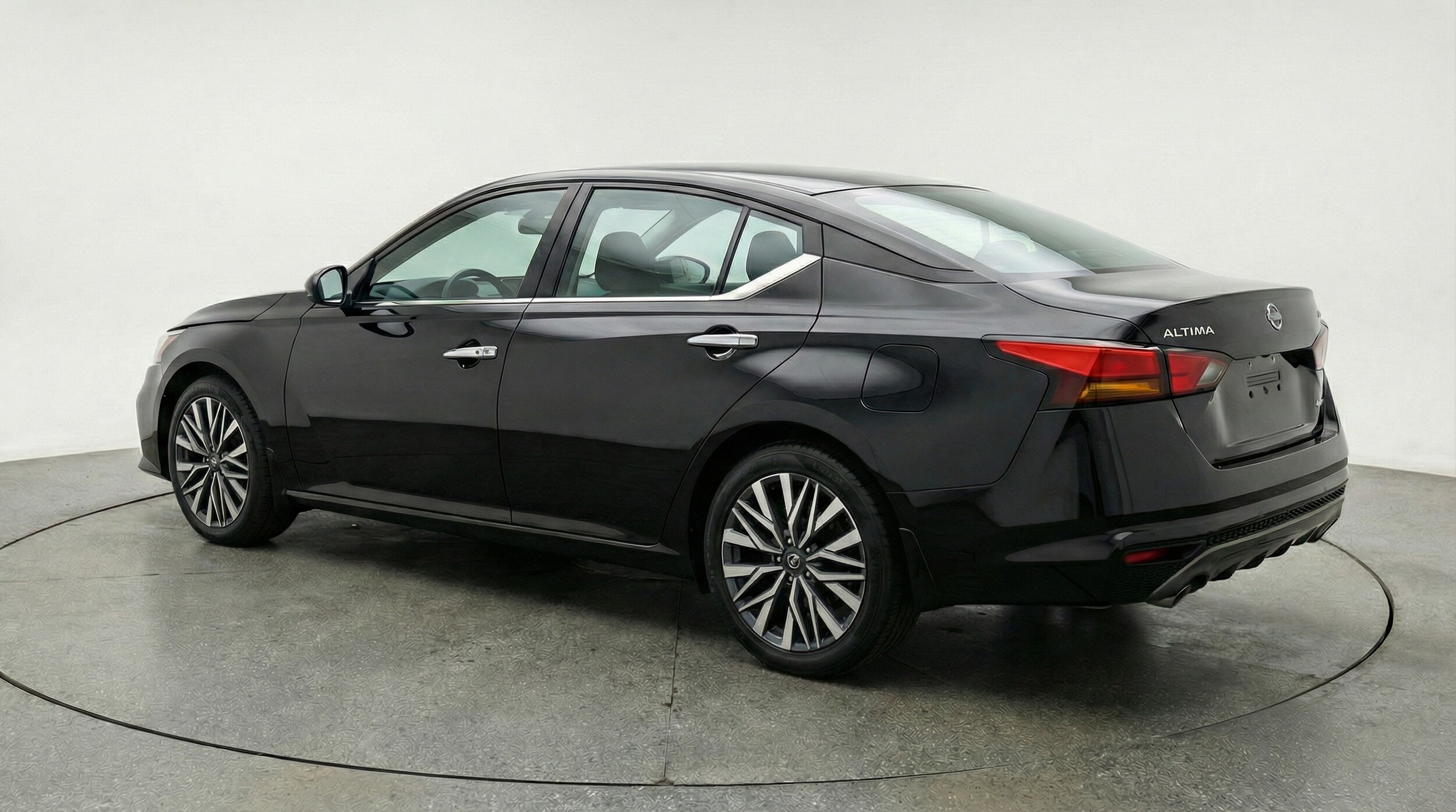 Thumbnail: 2025 Nissan Altima - 5