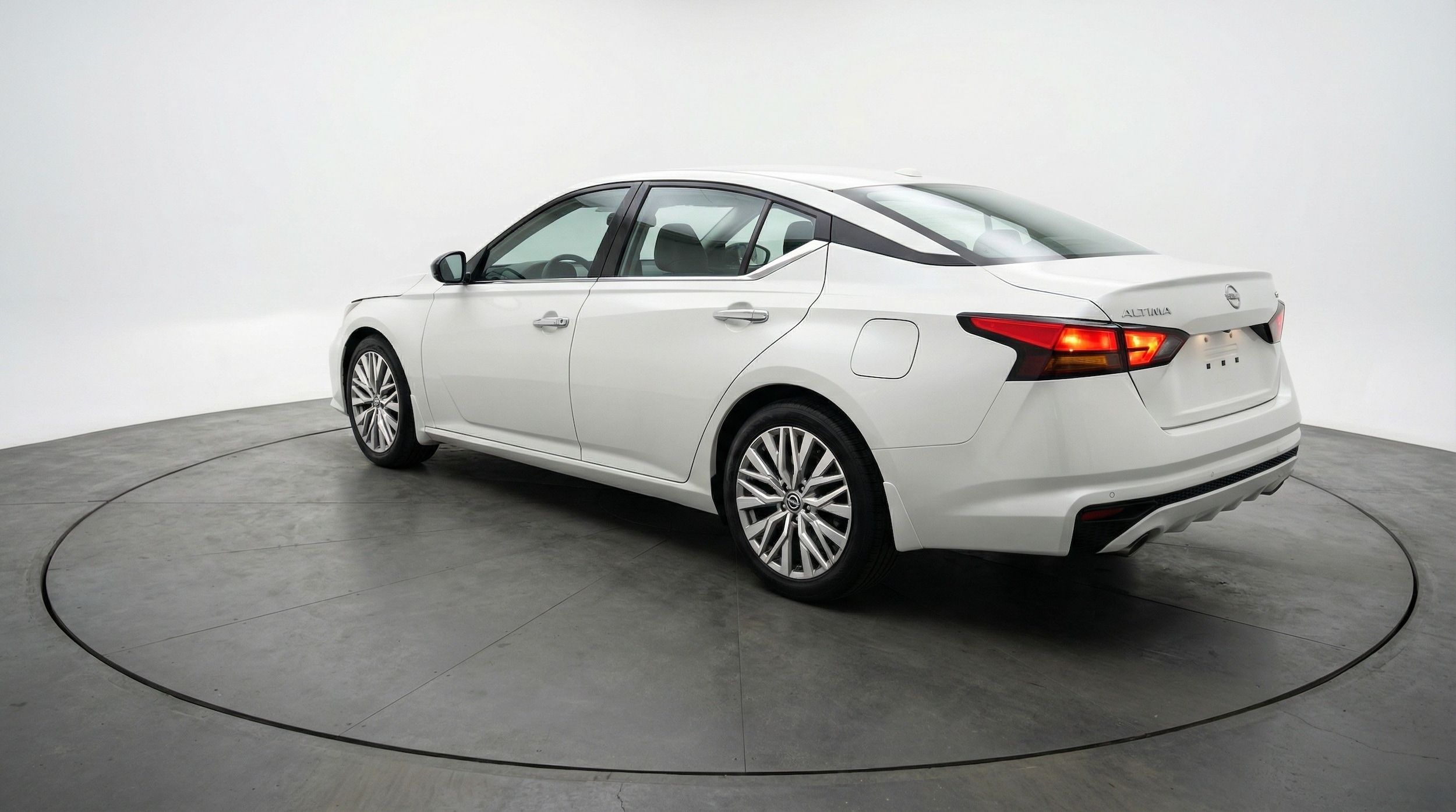 Thumbnail: 2025 Nissan Altima - 5