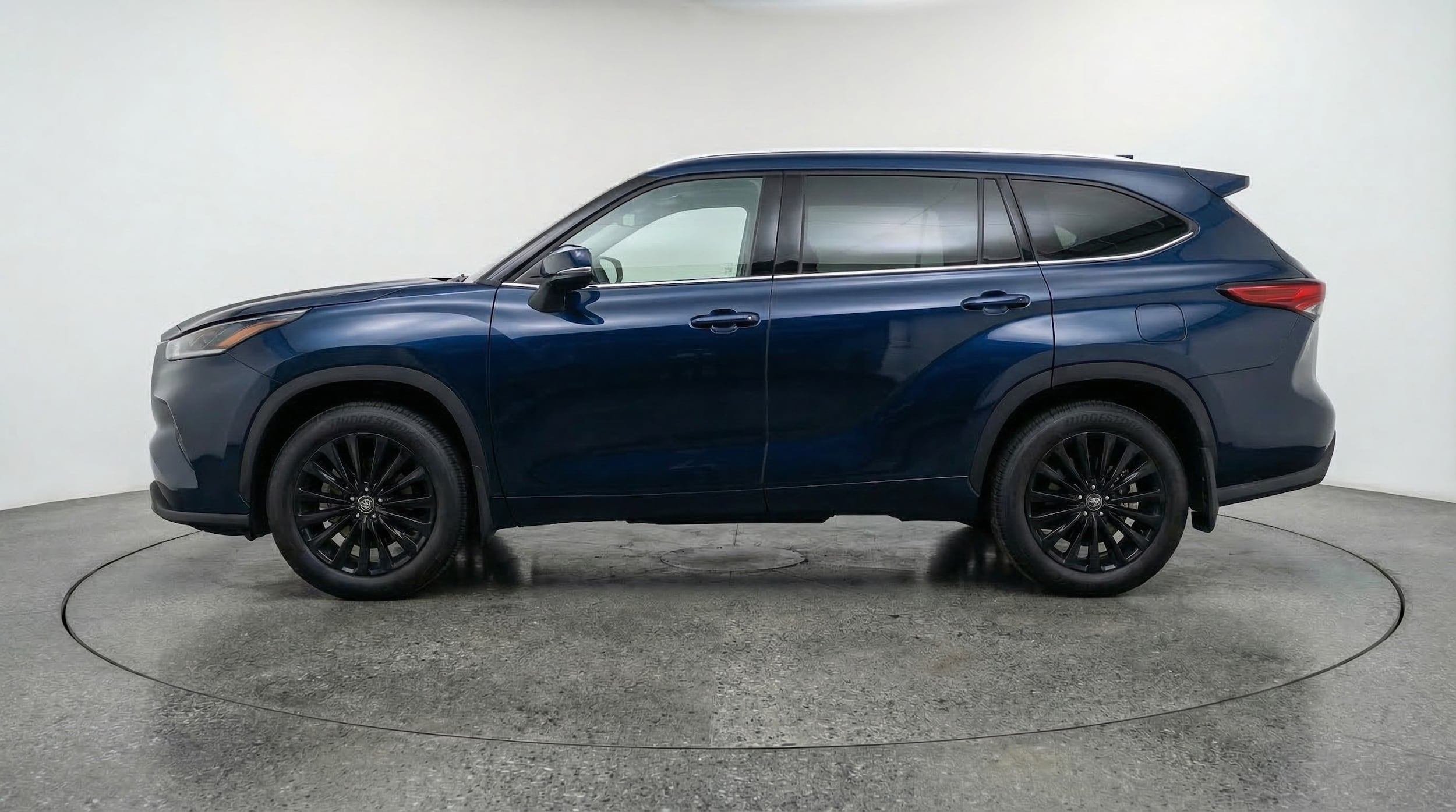 Thumbnail: 2025 Toyota Highlander - 4