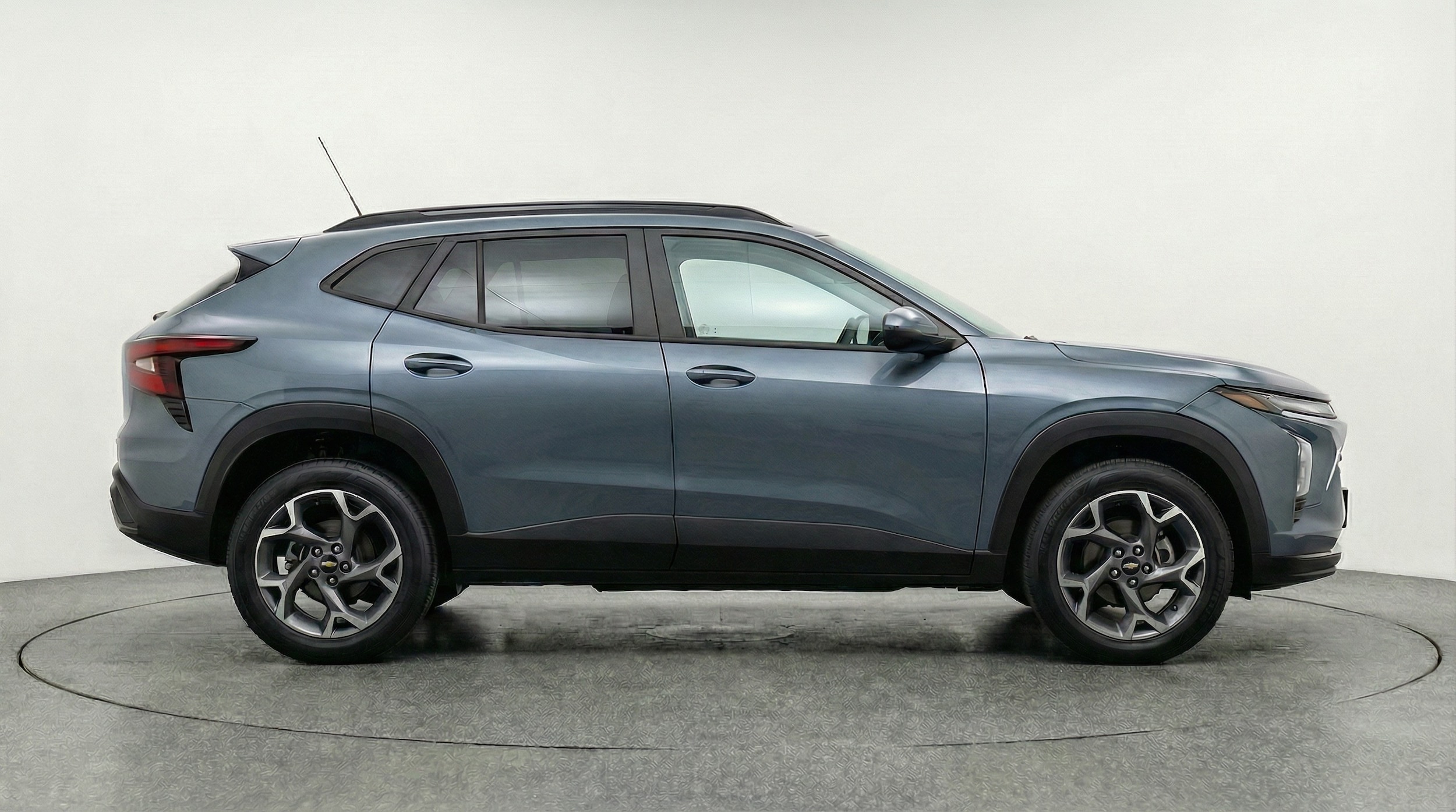 Thumbnail: 2025 Chevrolet Trax - 8