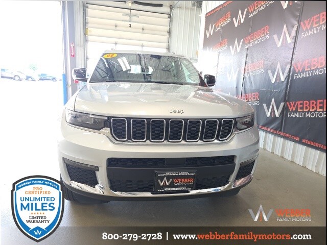 2025 Jeep Grand Cherokee Limited photo 3