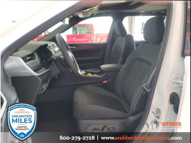 2025 Jeep Grand Cherokee L Laredo - Photo 12