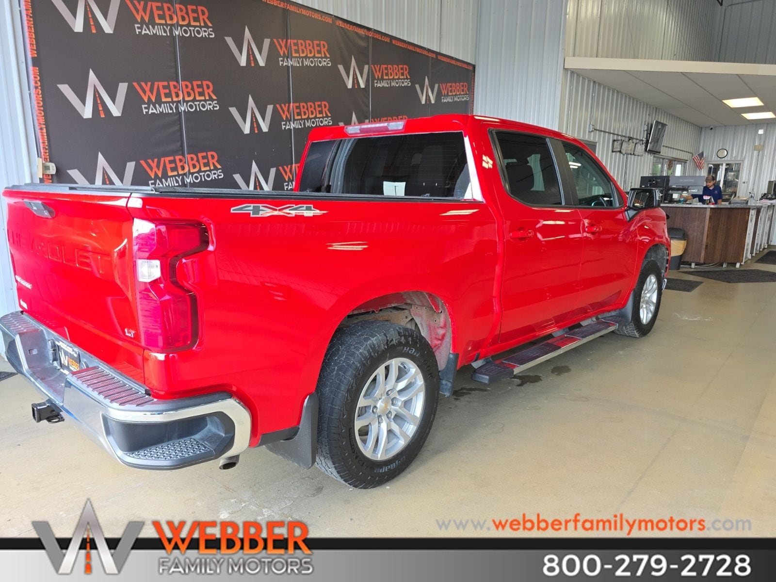 Used 2020 Chevrolet Silverado 1500 LT with VIN 3GCUYDEDXLG252819 for sale in Detroit Lakes, Minnesota