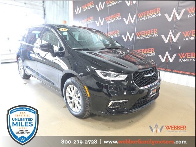 2026 Chrysler Pacifica Select AWD's photo