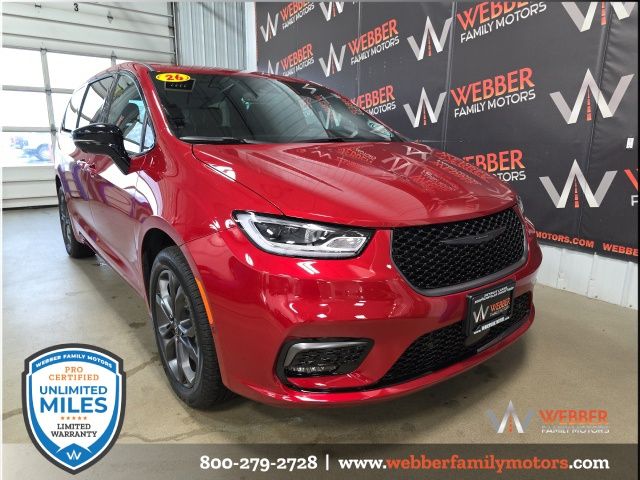 2026 Chrysler Pacifica Select's photo