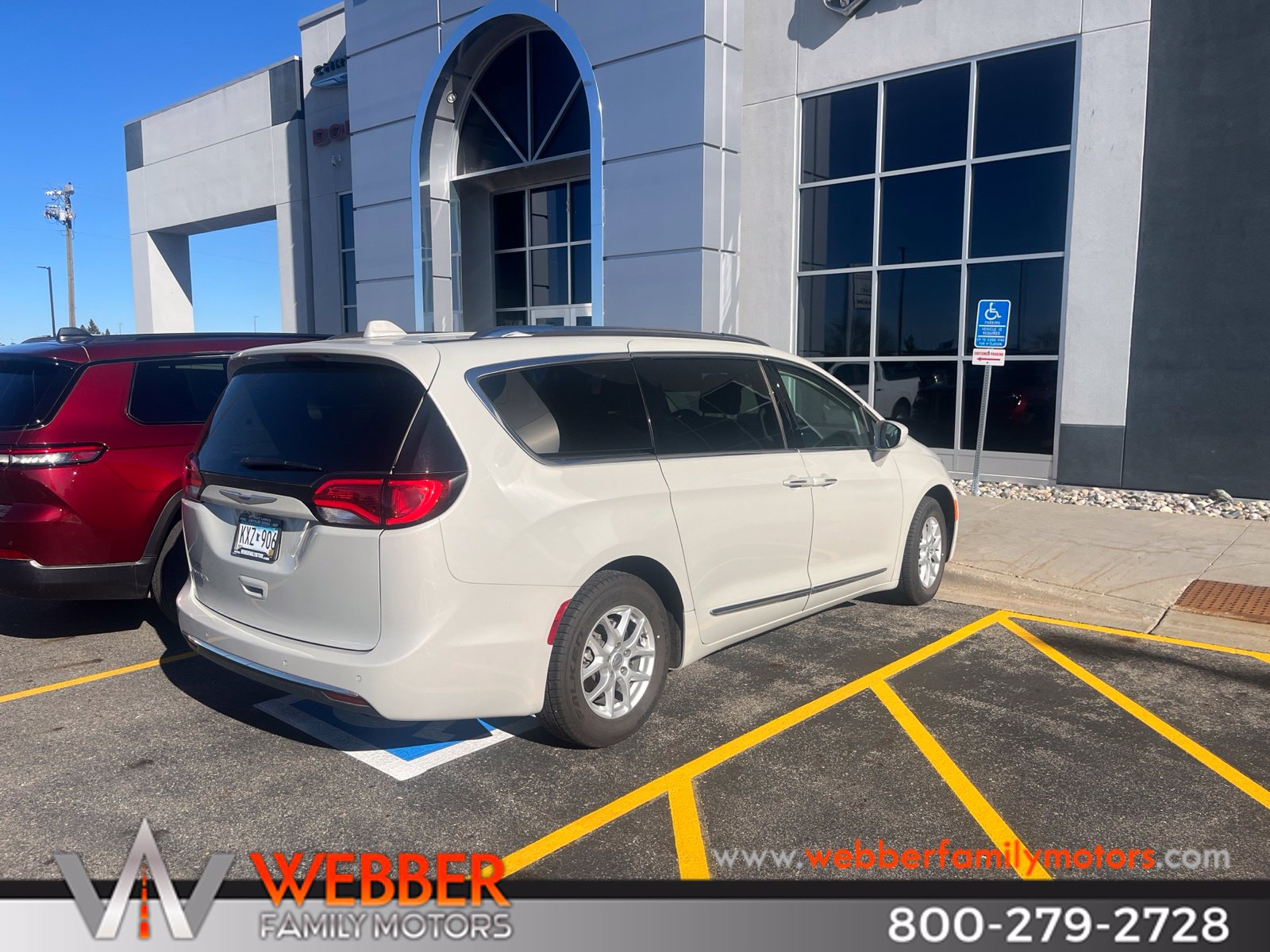 Used 2020 Chrysler Pacifica Touring L with VIN 2C4RC1BG5LR266929 for sale in Detroit Lakes, Minnesota
