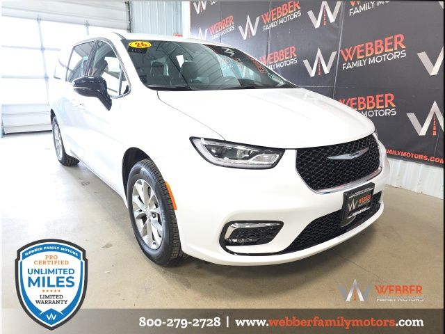 2026 Chrysler Pacifica Select AWD's photo