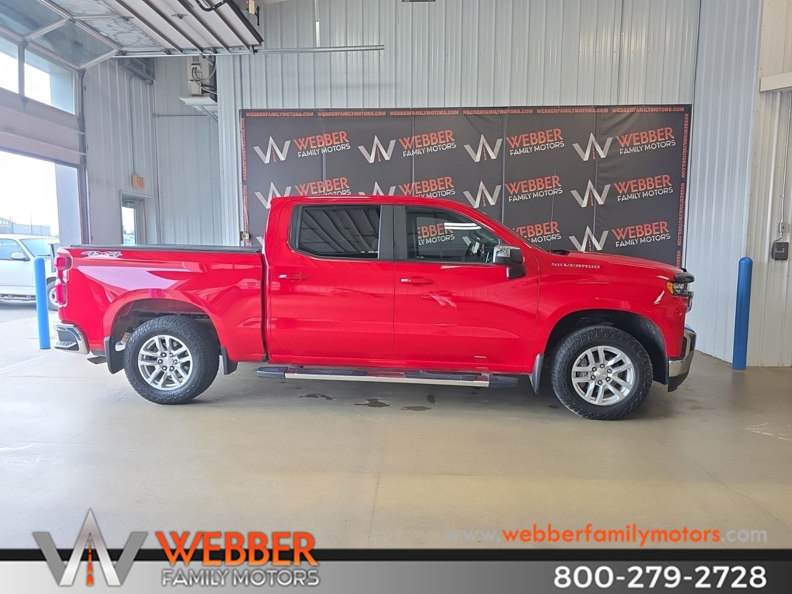 Used 2020 Chevrolet Silverado 1500 LT with VIN 3GCUYDEDXLG252819 for sale in Detroit Lakes, Minnesota