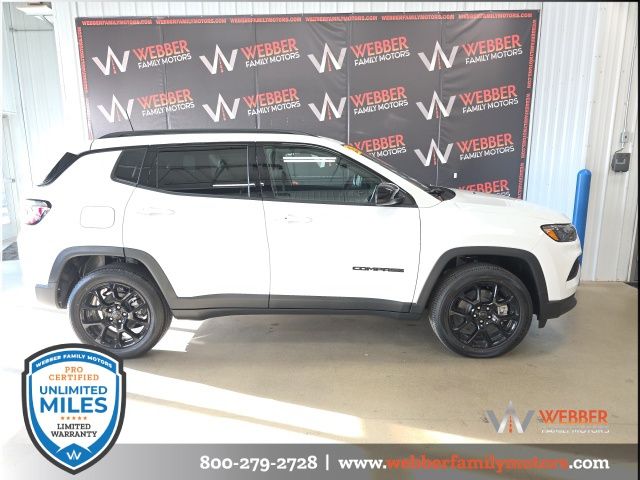 2026 Jeep Compass Latitude Altitude photo 3