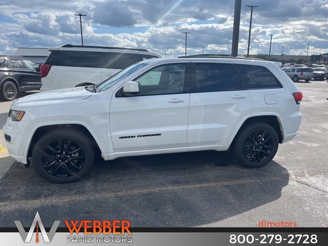 Used 2018 Jeep Grand Cherokee Altitude with VIN 1C4RJFAG4JC449085 for sale in Detroit Lakes, Minnesota