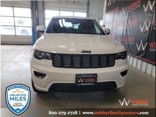 Used 2018 Jeep Grand Cherokee Altitude with VIN 1C4RJFAG4JC449085 for sale in Detroit Lakes, Minnesota
