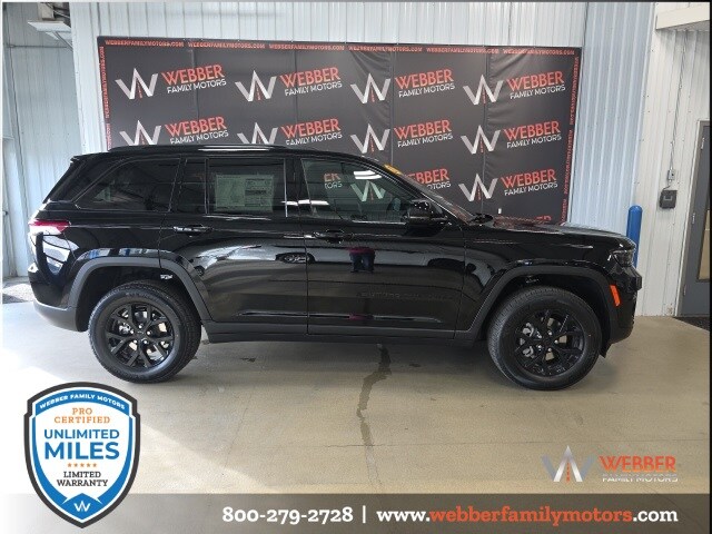 2025 Jeep Grand Cherokee Laredo Altitude photo 3