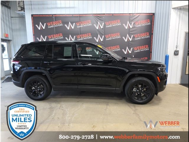 Used 2025 Jeep Grand Cherokee Altitude with VIN 1C4RJHAG7SC329486 for sale in Detroit Lakes, Minnesota