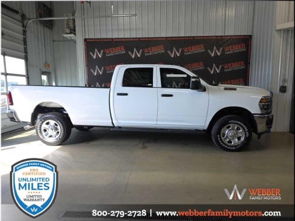 New 2026 Ram 2500 TRADESMAN CREW CAB 4X4 8' BOX Pickup