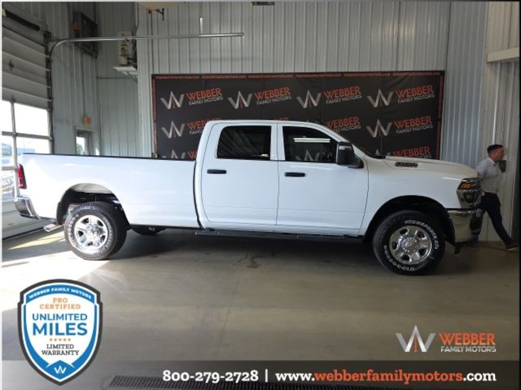 New 2026 Ram 2500 TRADESMAN CREW CAB 4X4 8' BOX Pickup
