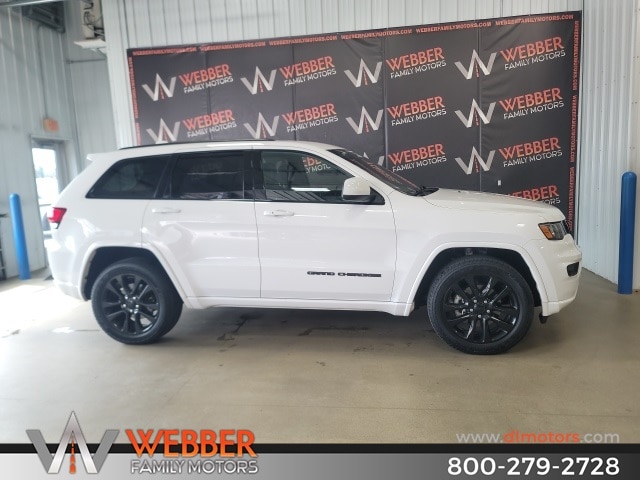 Used 2018 Jeep Grand Cherokee Altitude with VIN 1C4RJFAG4JC449085 for sale in Detroit Lakes, Minnesota