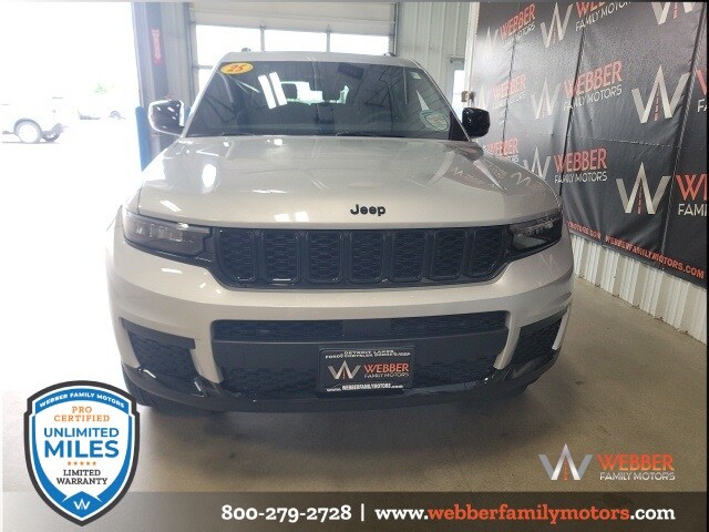 2025 Jeep Grand Cherokee Altitude photo 2