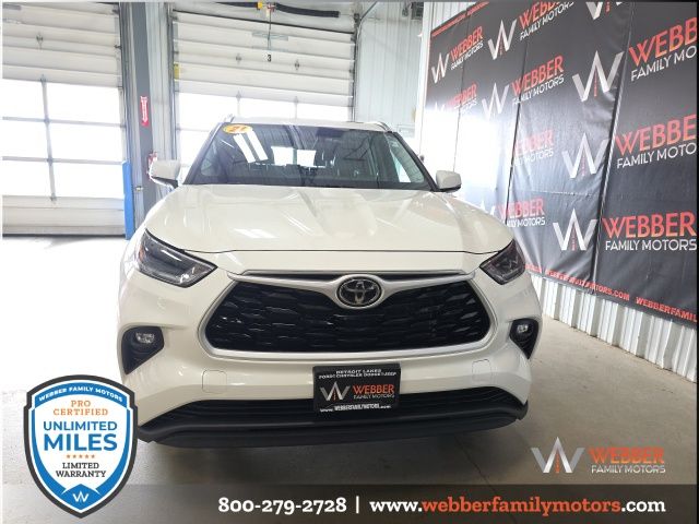 Used 2021 Toyota Highlander XLE with VIN 5TDGZRBH3MS141305 for sale in Detroit Lakes, Minnesota