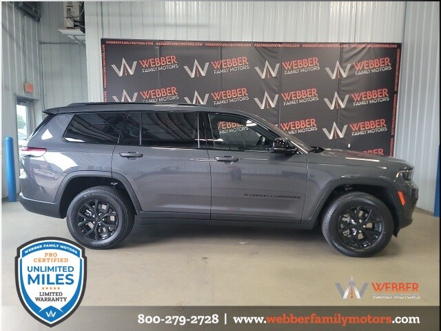 2025 Jeep Grand Cherokee Altitude photo 3