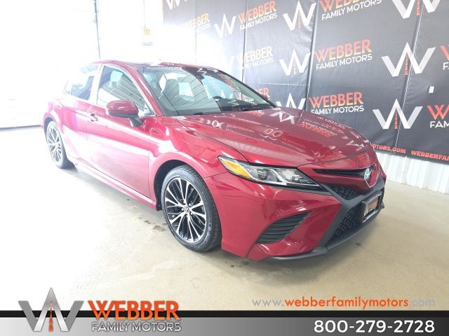 Used 2018 Toyota Camry SE with VIN 4T1B11HK9JU553673 for sale in Detroit Lakes, Minnesota