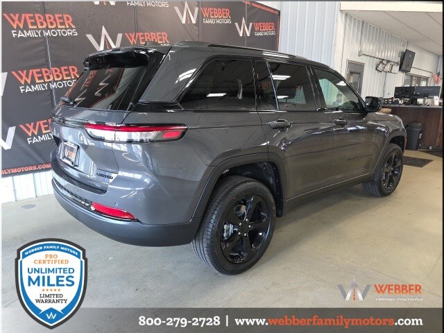 2025 Jeep Grand Cherokee Limited photo 2