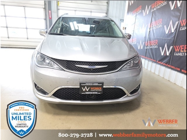 Used 2018 Chrysler Pacifica Limited with VIN 2C4RC1GG6JR257758 for sale in Detroit Lakes, Minnesota