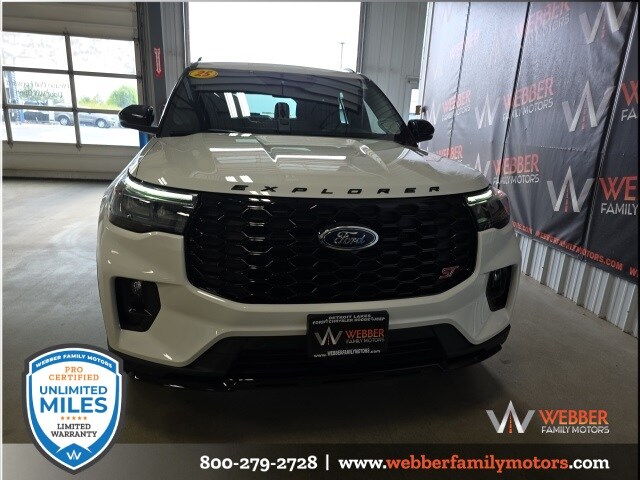 2025 Ford Explorer ST photo 2