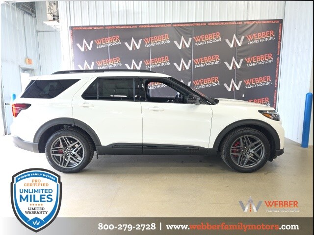 2025 Ford Explorer ST photo 3