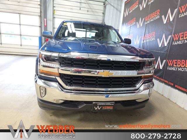 Used 2017 Chevrolet Silverado 1500 LT with VIN 3GCUKREC0HG466702 for sale in Detroit Lakes, Minnesota