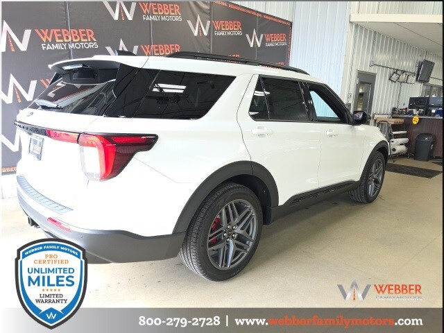 2025 Ford Explorer ST photo 4