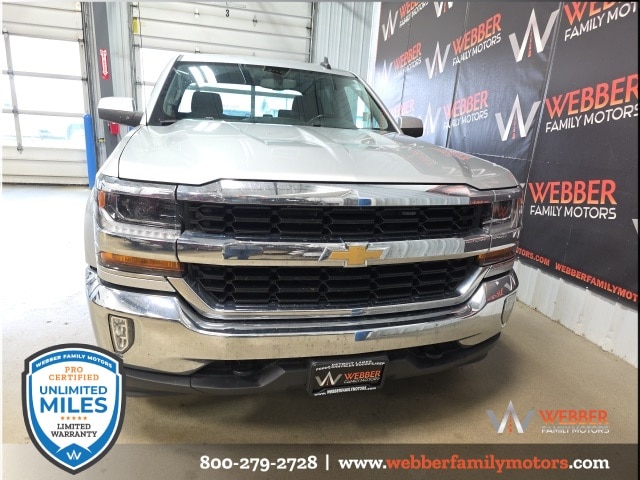 Used 2018 Chevrolet Silverado 1500 LT with VIN 3GCUKREC3JG360170 for sale in Detroit Lakes, Minnesota