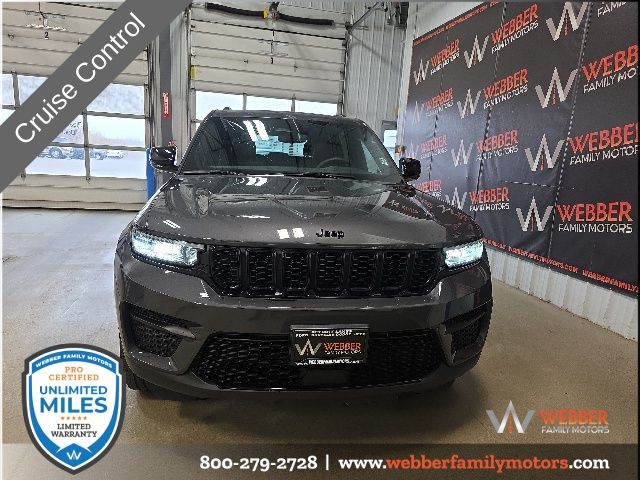 Used 2023 Jeep Grand Cherokee Altitude with VIN 1C4RJHAG8PC633031 for sale in Detroit Lakes, Minnesota