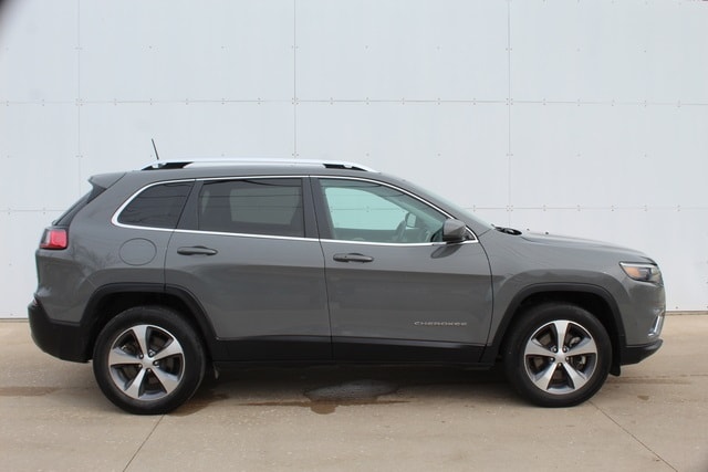 Used 2021 Jeep Cherokee Limited with VIN 1C4PJMDN1MD126620 for sale in Fremont, MI