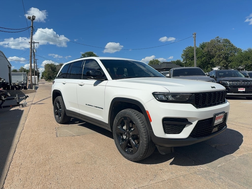 Used 2024 Jeep Grand Cherokee Altitude SUV