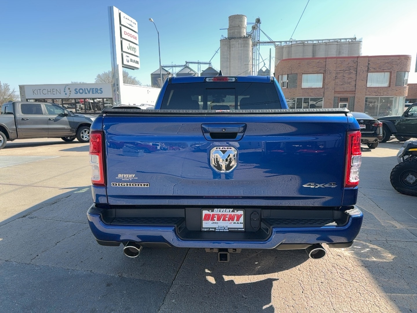 View vehicle photo 7