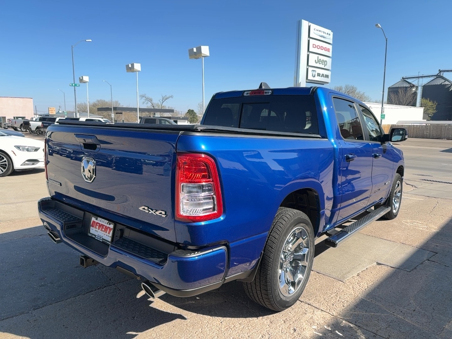 View vehicle photo 6