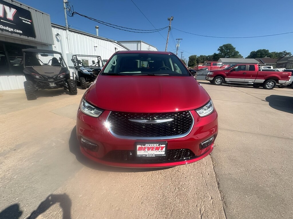 New 2024 Chrysler Pacifica Touring L For Sale Mc Cook NE