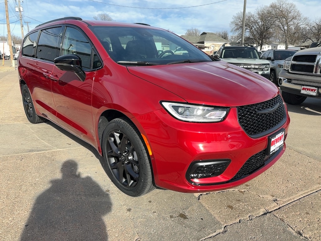 New 2026 Chrysler Pacifica SELECT AWD Passenger Van