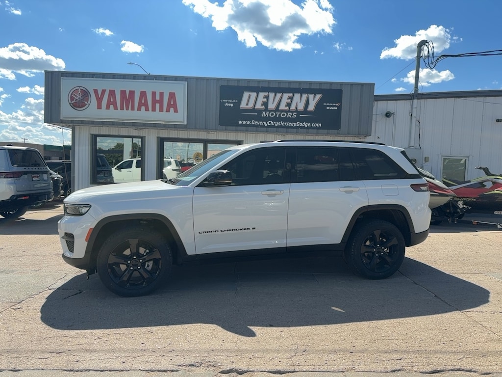 Used 2024 Jeep Grand Cherokee Altitude SUV