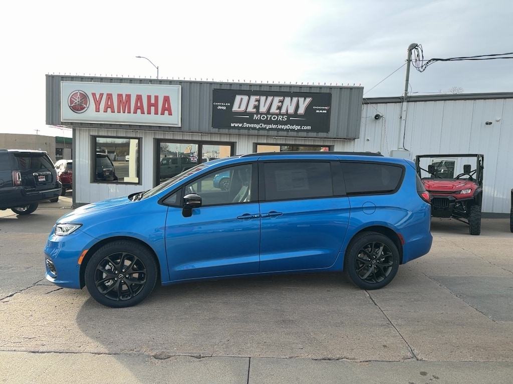 New 2026 Chrysler Pacifica SELECT AWD Passenger Van