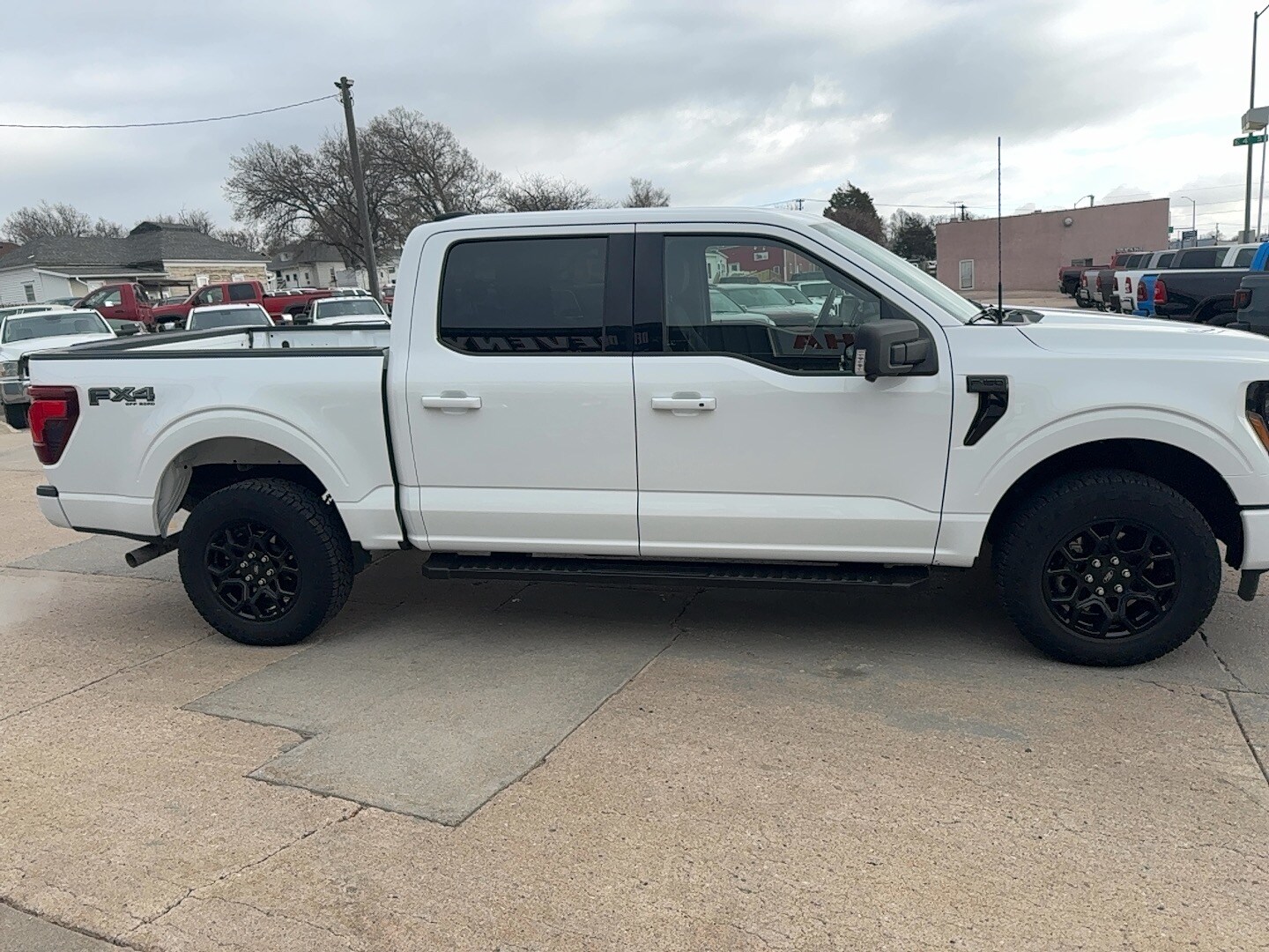 2024 Ford F-150 XLT photo 4