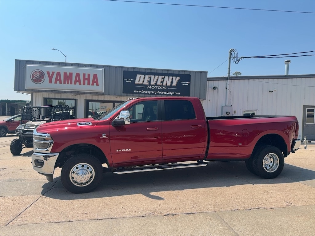 New 2026 Ram 3500 LARAMIE CREW CAB 4X4 8' BOX Pickup