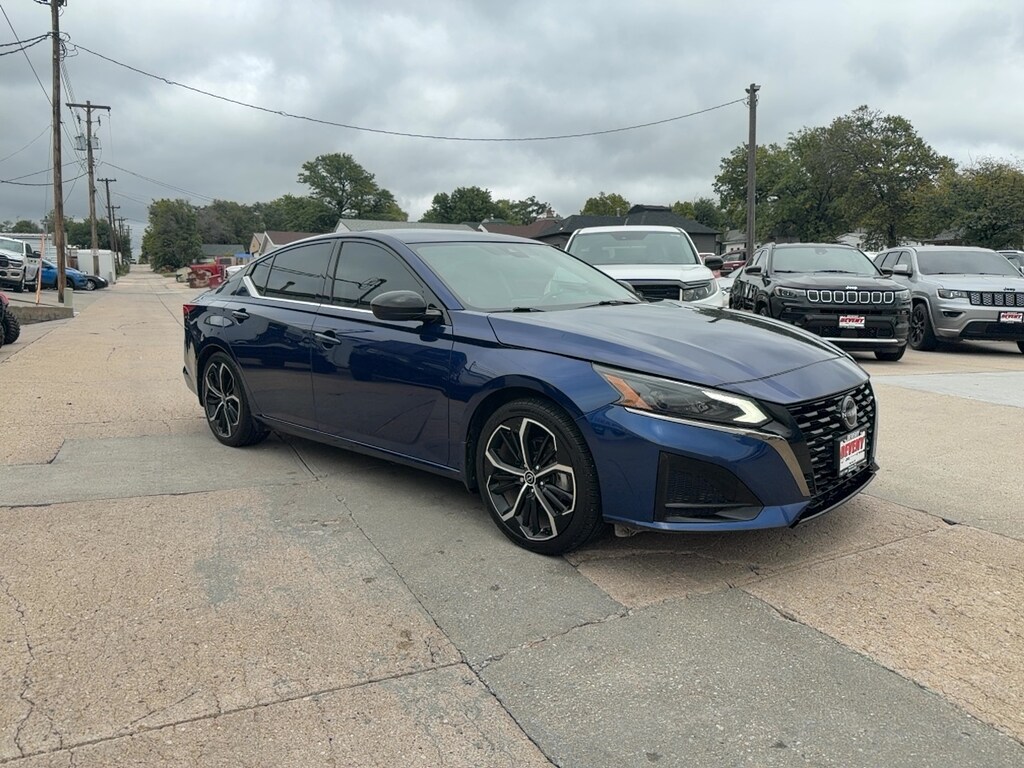 Used 2023 Nissan Altima 2.5 SR Sedan