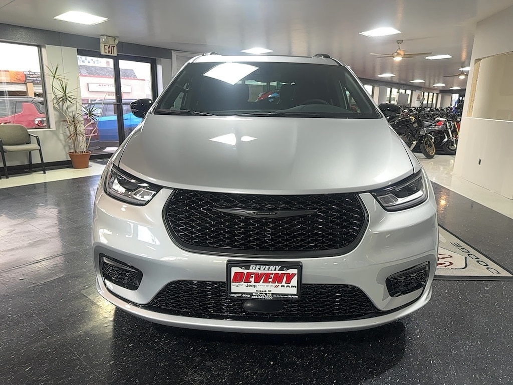 New 2026 Chrysler Pacifica SELECT AWD Passenger Van