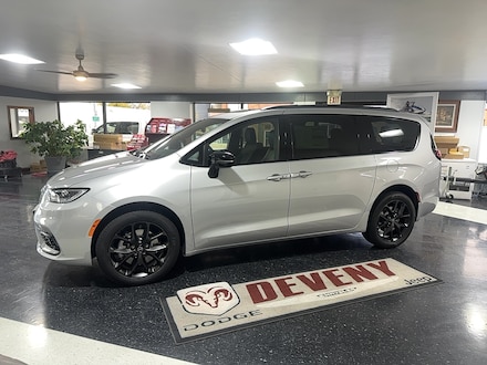 2026 Chrysler Pacifica SELECT AWD Passenger Van